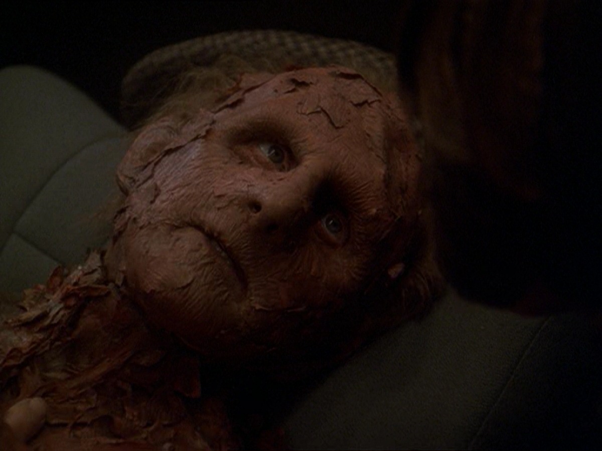 extant_StarTrek_DS9_7x23-ExtremeMeasures_0264.jpg