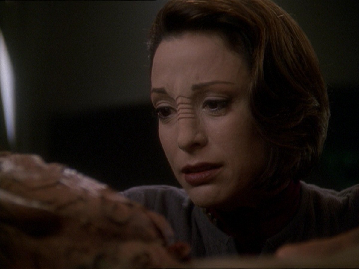 extant_StarTrek_DS9_7x23-ExtremeMeasures_0272.jpg