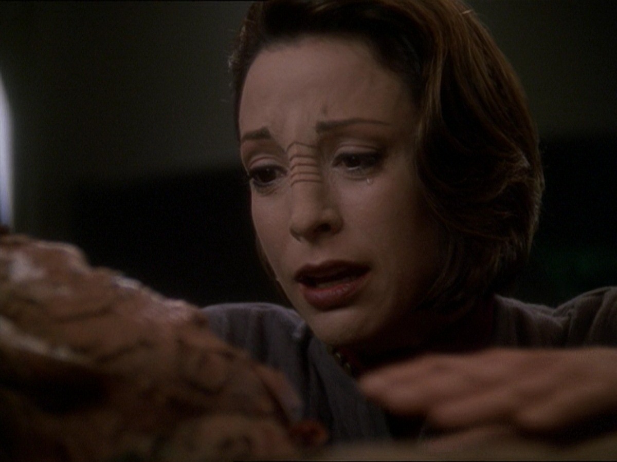 extant_StarTrek_DS9_7x23-ExtremeMeasures_0279.jpg