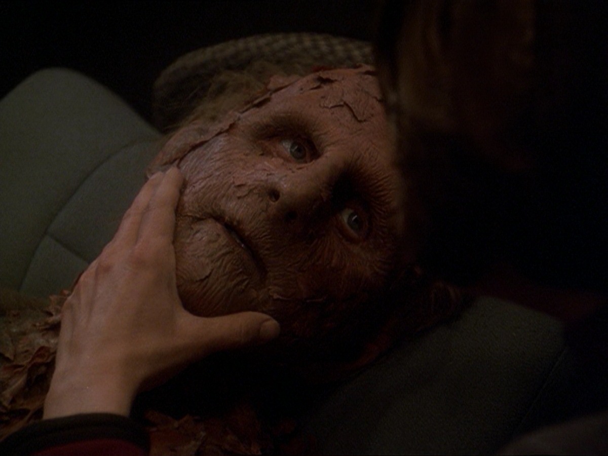 extant_StarTrek_DS9_7x23-ExtremeMeasures_0298.jpg