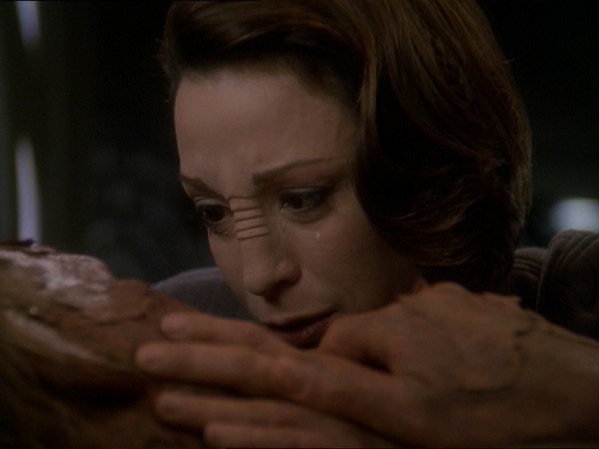 extant_StarTrek_DS9_7x23-ExtremeMeasures_0330.jpg