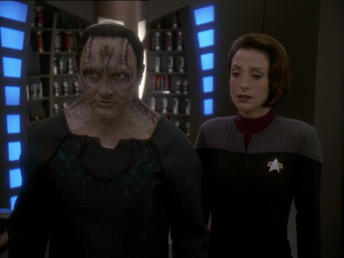 extant_StarTrek_DS9_7x23-ExtremeMeasures_0362.jpg
