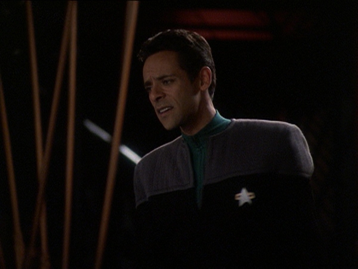 extant_StarTrek_DS9_7x23-ExtremeMeasures_0908.jpg