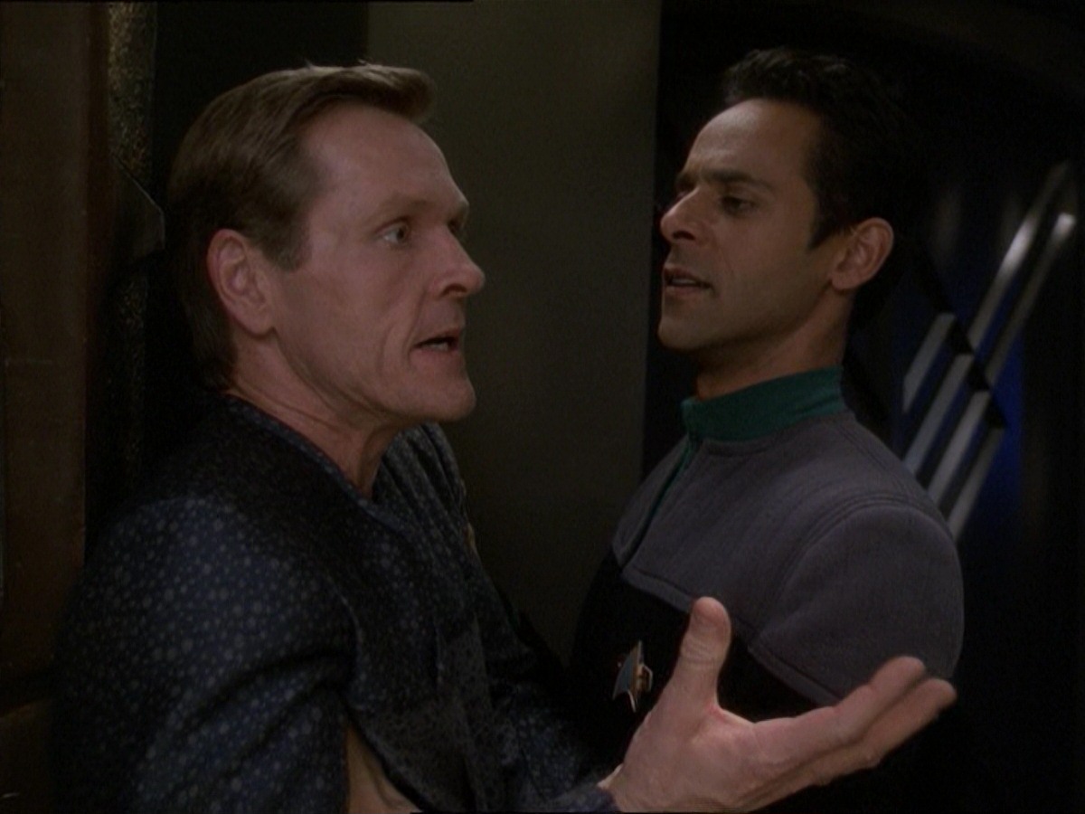 extant_StarTrek_DS9_7x23-ExtremeMeasures_1988.jpg