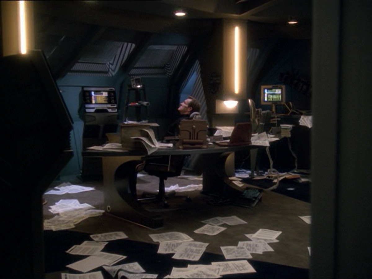 extant_StarTrek_DS9_7x23-ExtremeMeasures_3195.jpg