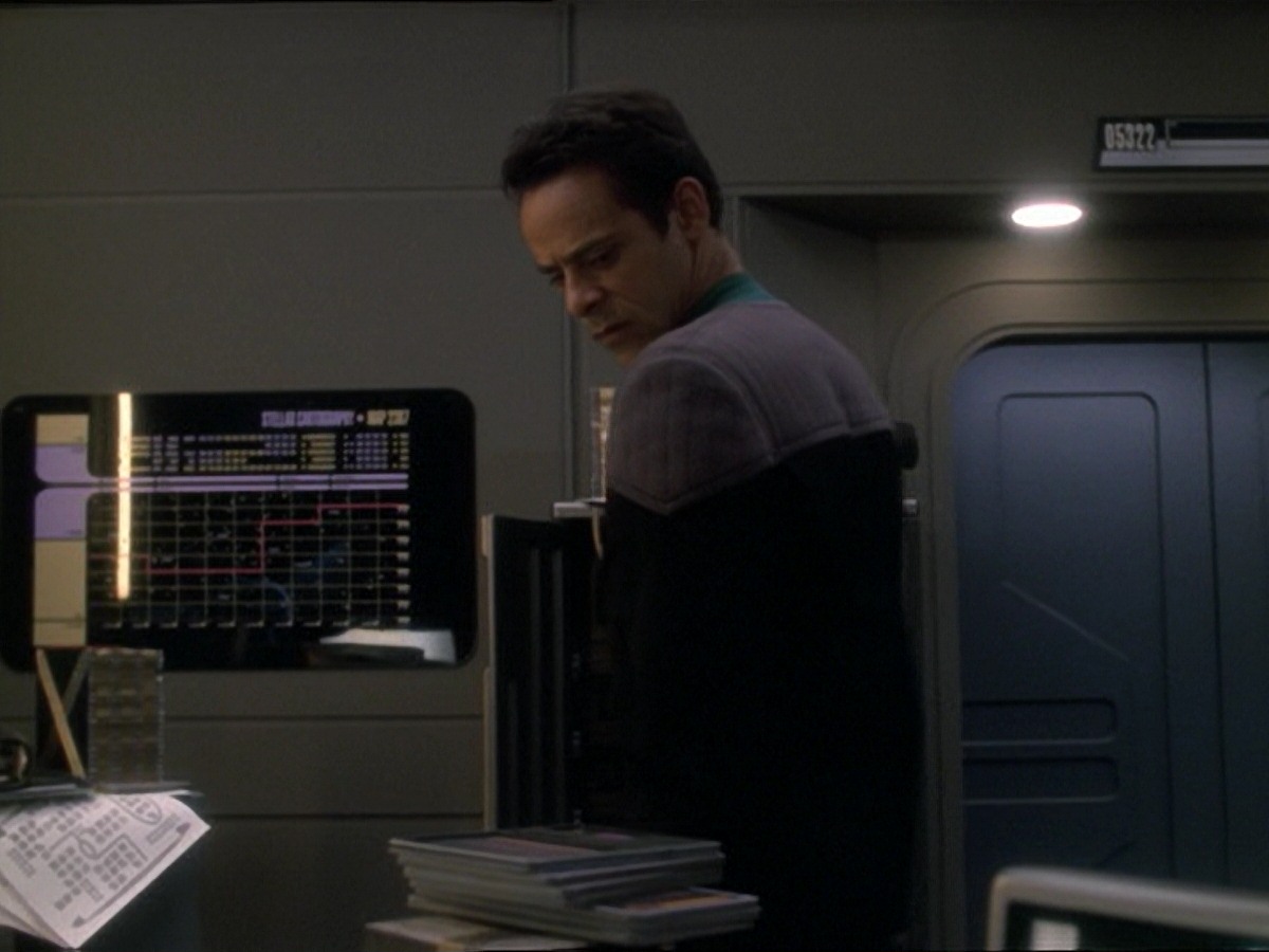 extant_StarTrek_DS9_7x23-ExtremeMeasures_3238.jpg