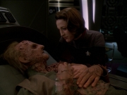 extant_StarTrek_DS9_7x23-ExtremeMeasures_0117.jpg