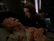 extant_StarTrek_DS9_7x23-ExtremeMeasures_0119.jpg