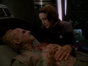 extant_StarTrek_DS9_7x23-ExtremeMeasures_0121.jpg