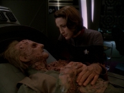 extant_StarTrek_DS9_7x23-ExtremeMeasures_0122.jpg