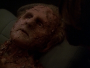 extant_StarTrek_DS9_7x23-ExtremeMeasures_0176.jpg