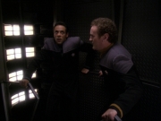extant_StarTrek_DS9_7x23-ExtremeMeasures_1886.jpg