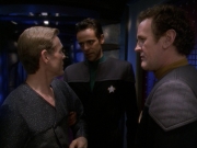 extant_StarTrek_DS9_7x23-ExtremeMeasures_1947.jpg