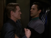 extant_StarTrek_DS9_7x23-ExtremeMeasures_2004.jpg
