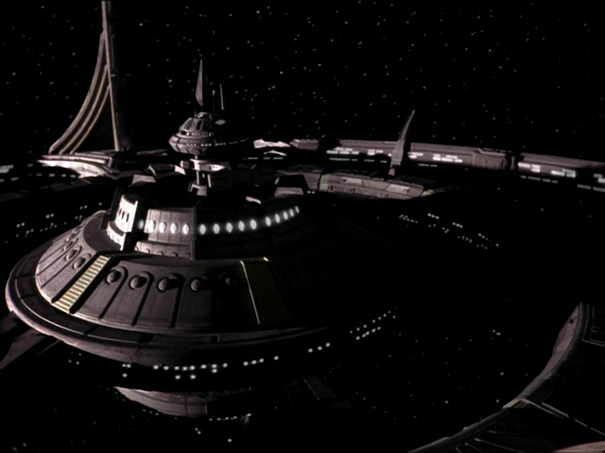 extant_StarTrek_DS9_7x24-TheDogsOfWar_0003.jpg