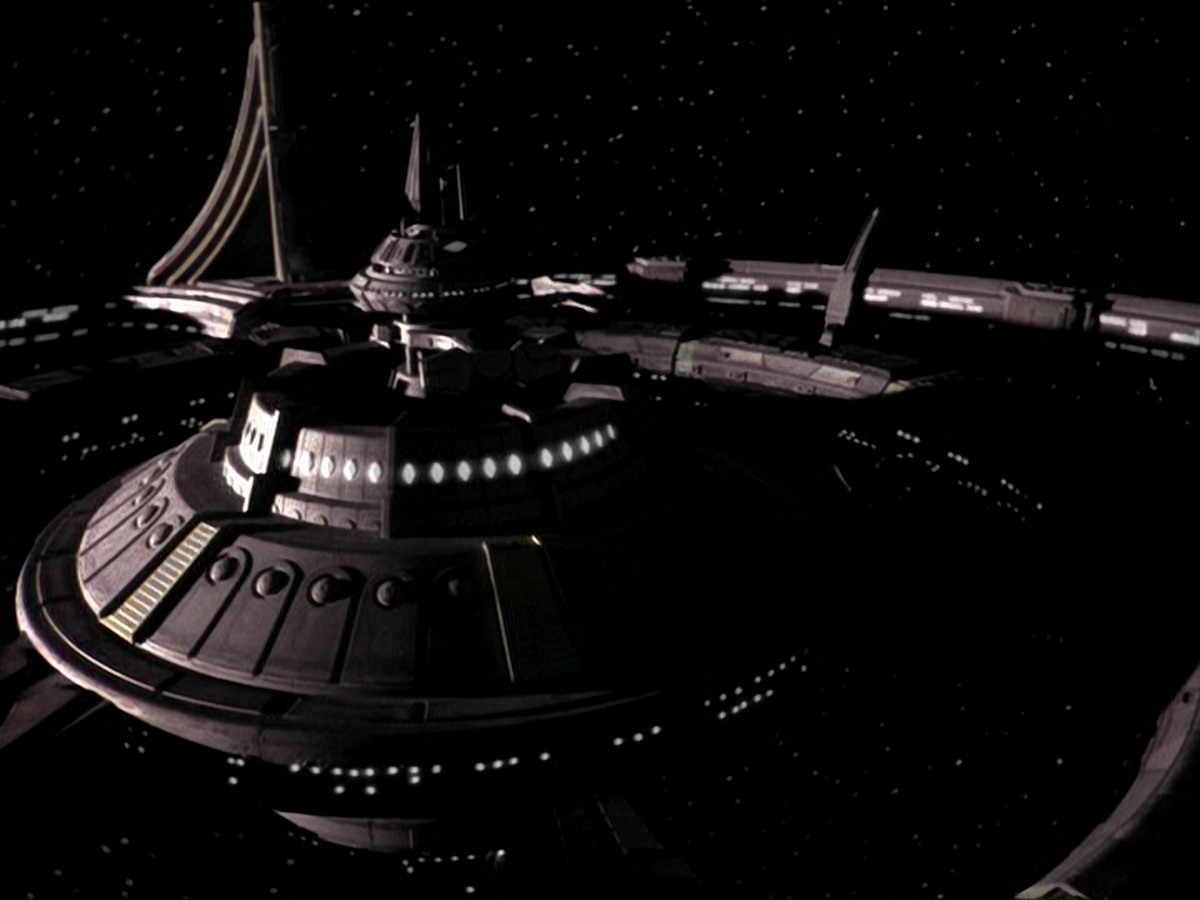 extant_StarTrek_DS9_7x24-TheDogsOfWar_0005.jpg