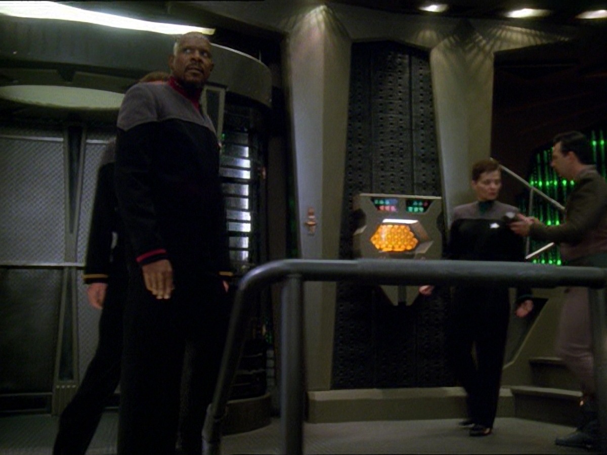 extant_StarTrek_DS9_7x24-TheDogsOfWar_0013.jpg