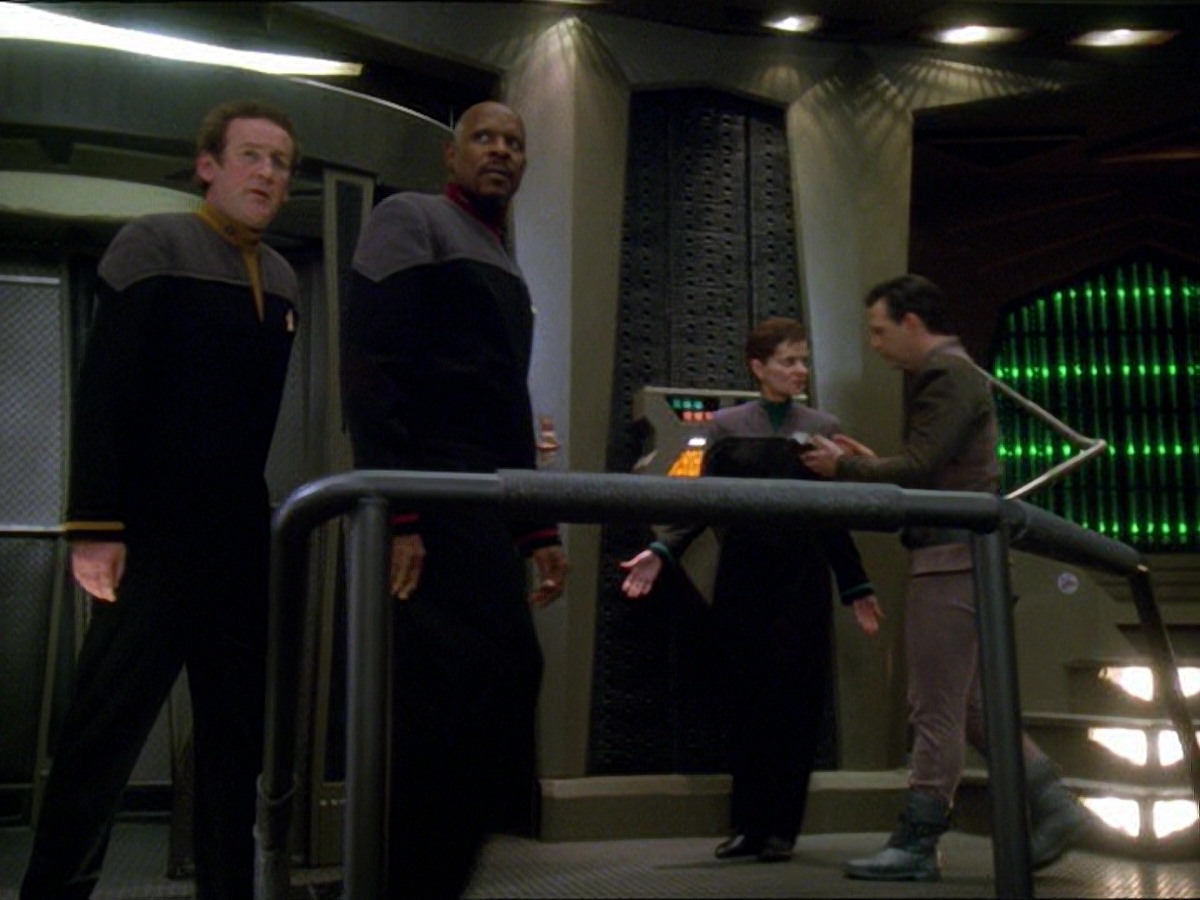 extant_StarTrek_DS9_7x24-TheDogsOfWar_0014.jpg