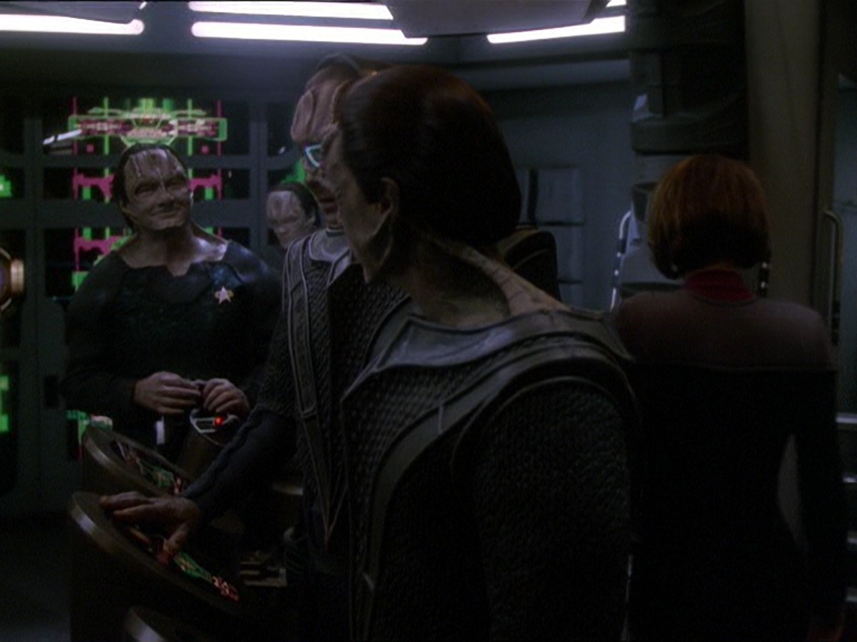 extant_StarTrek_DS9_7x24-TheDogsOfWar_0327.jpg