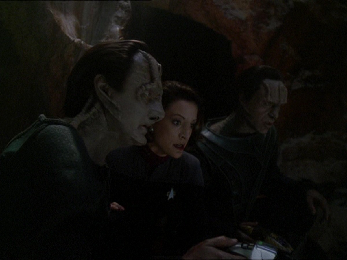extant_StarTrek_DS9_7x24-TheDogsOfWar_0604.jpg