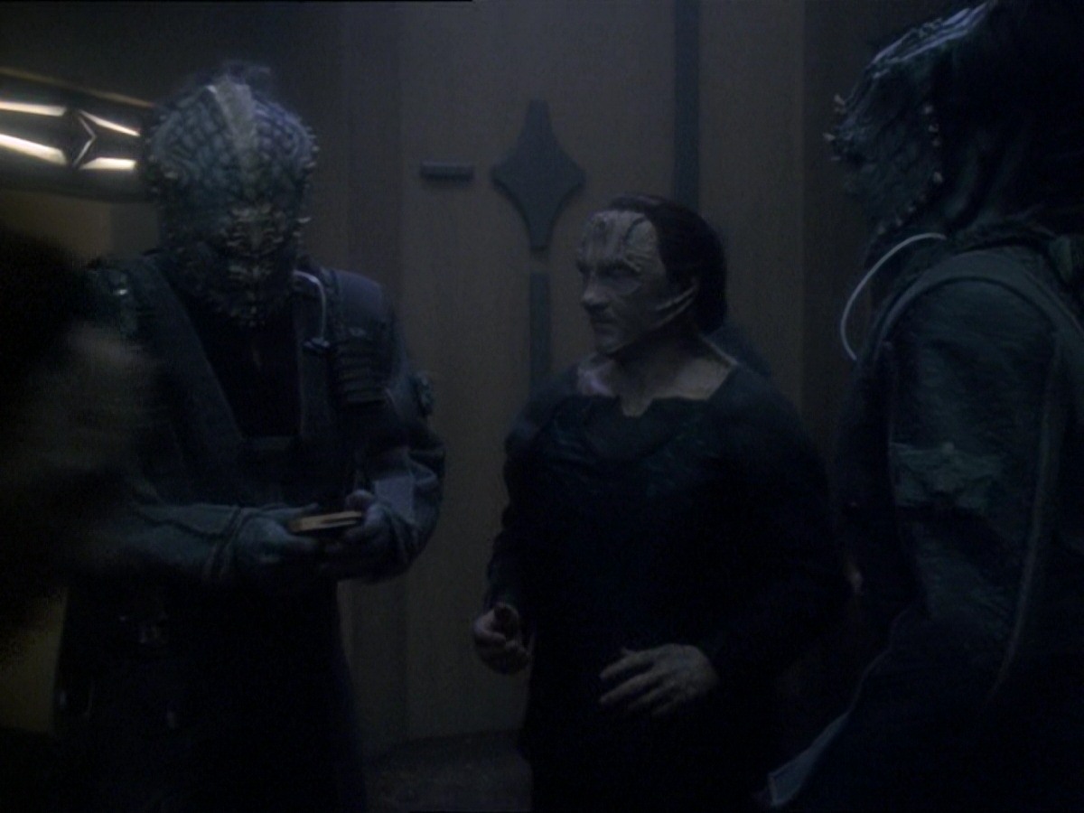 extant_StarTrek_DS9_7x24-TheDogsOfWar_2606.jpg