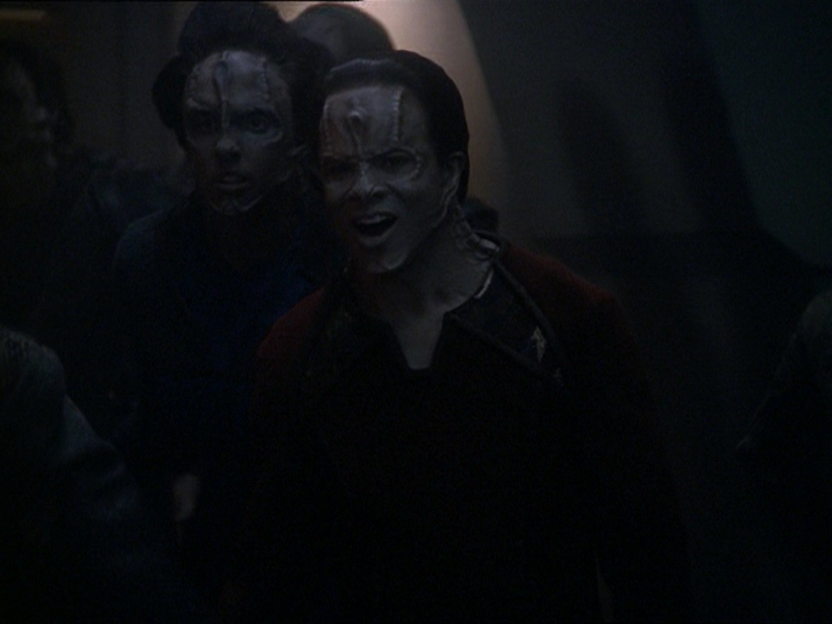 extant_StarTrek_DS9_7x24-TheDogsOfWar_2741.jpg