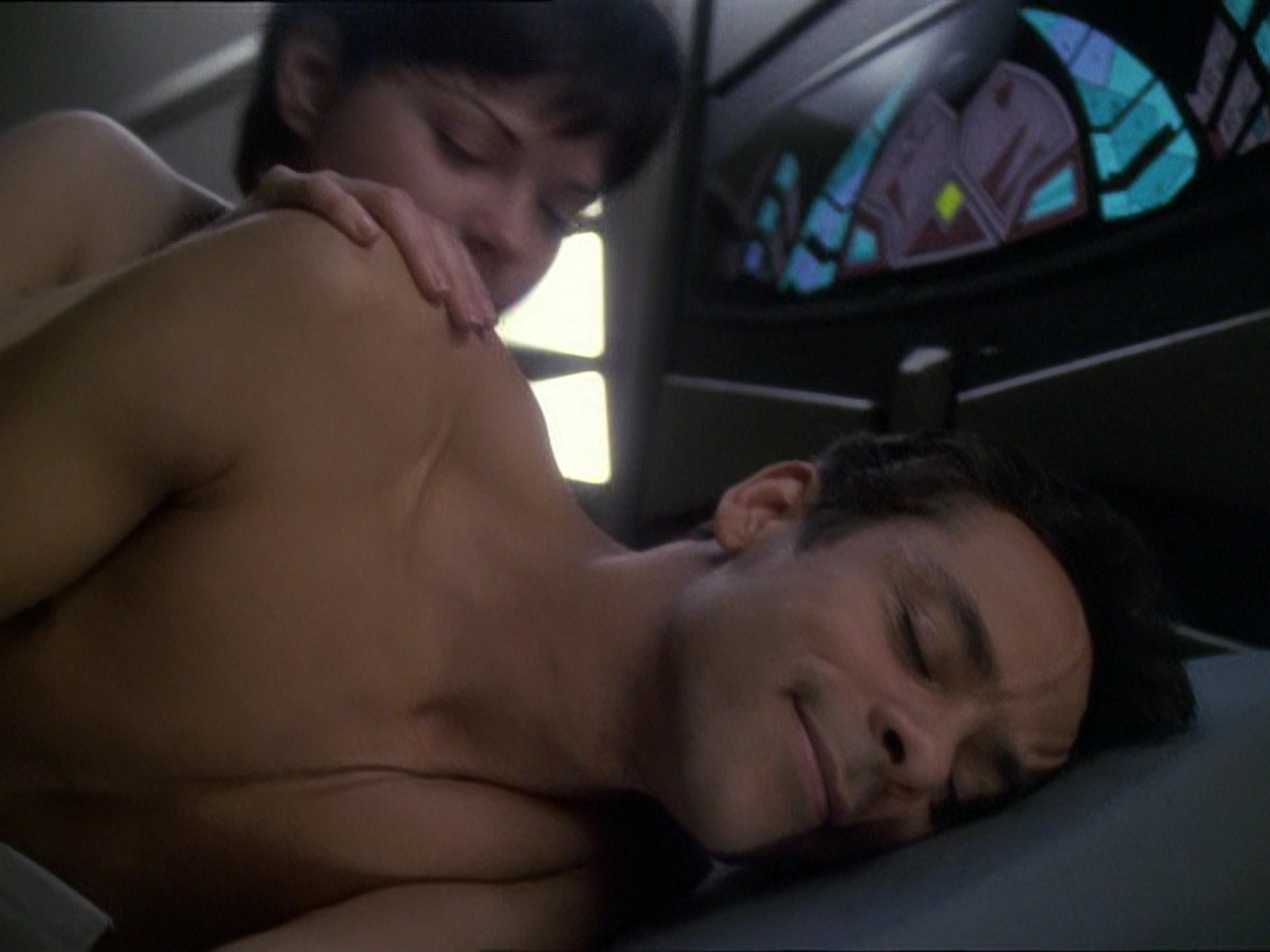 extant_StarTrek_DS9_7x25-7x26-WhatYouLeaveBehind_0016.jpg