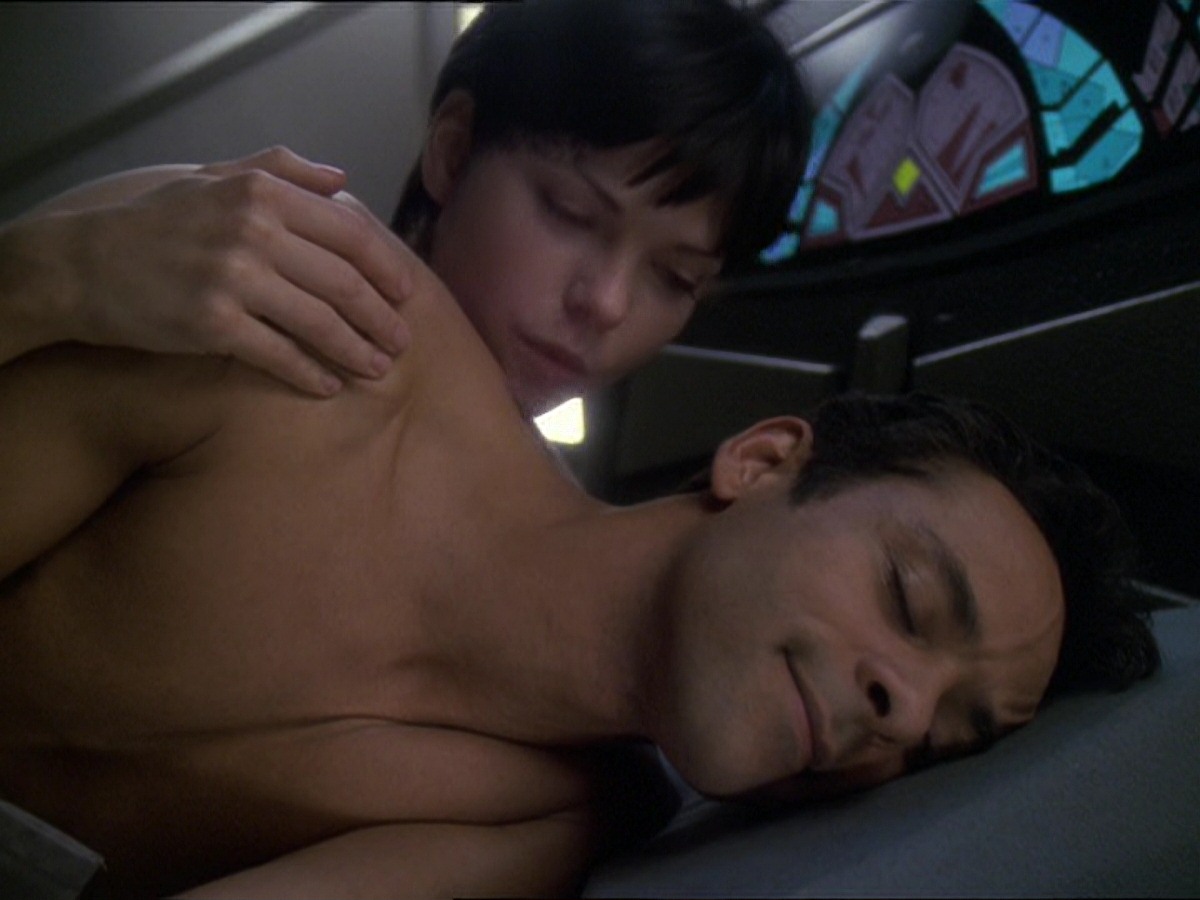 extant_StarTrek_DS9_7x25-7x26-WhatYouLeaveBehind_0019.jpg