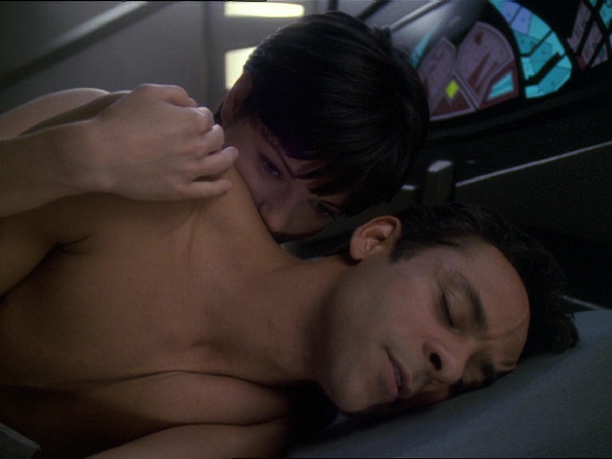 extant_StarTrek_DS9_7x25-7x26-WhatYouLeaveBehind_0029.jpg