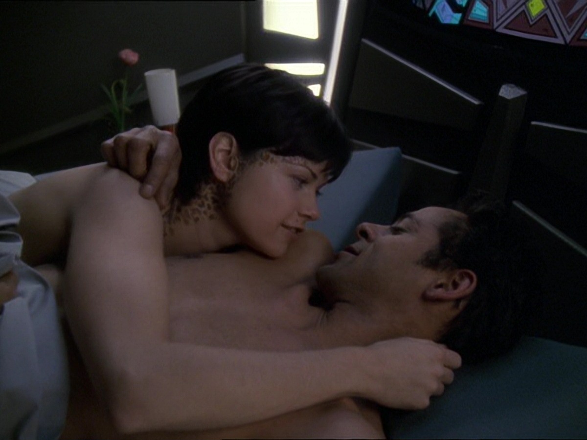 extant_StarTrek_DS9_7x25-7x26-WhatYouLeaveBehind_0046.jpg