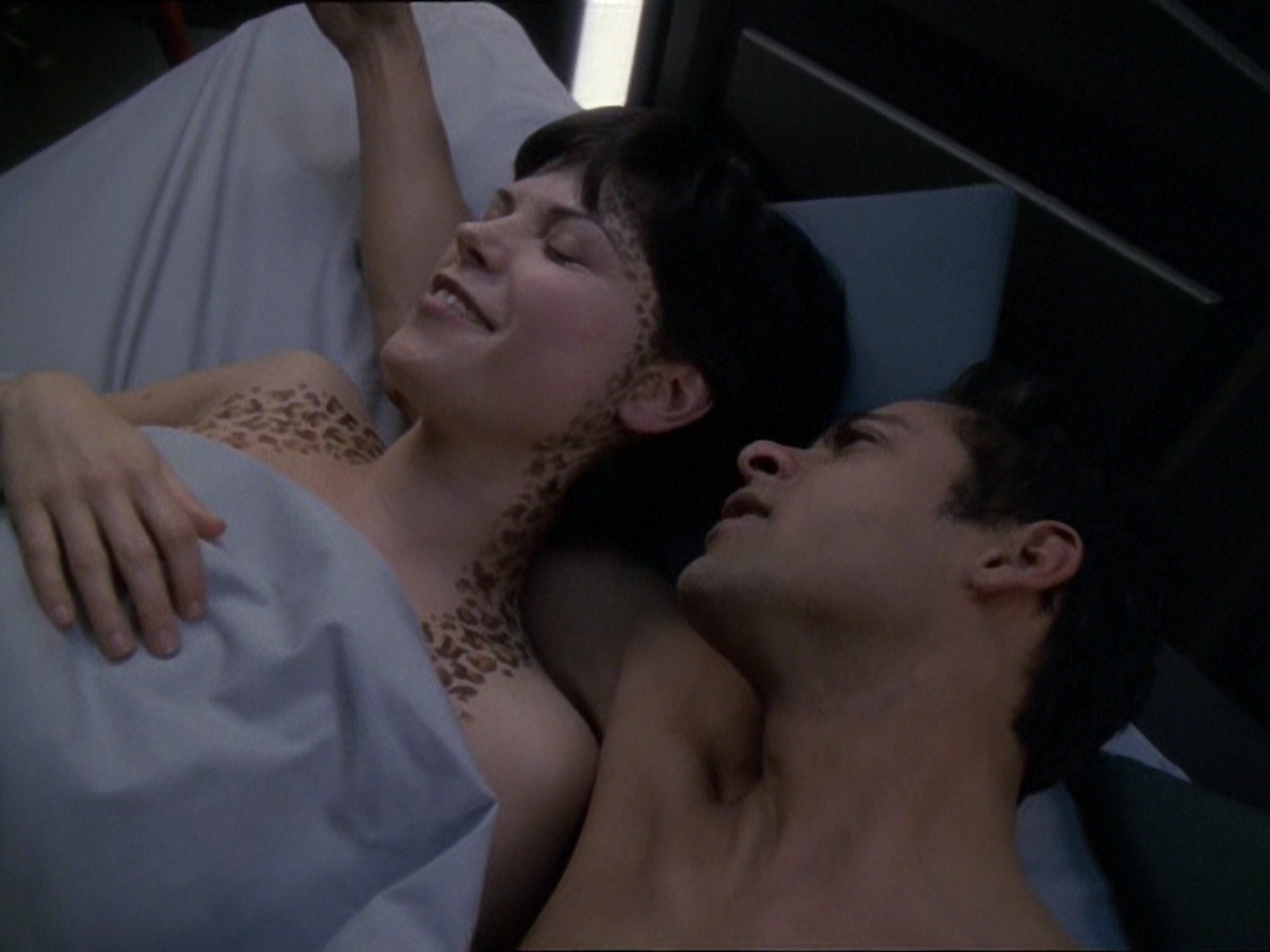 extant_StarTrek_DS9_7x25-7x26-WhatYouLeaveBehind_0059.jpg