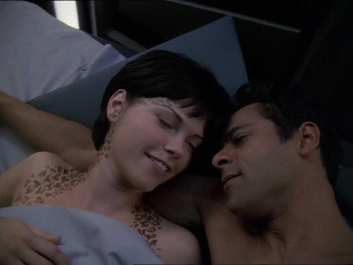 extant_StarTrek_DS9_7x25-7x26-WhatYouLeaveBehind_0062.jpg