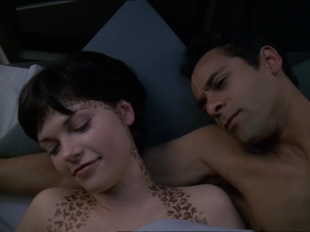extant_StarTrek_DS9_7x25-7x26-WhatYouLeaveBehind_0064.jpg