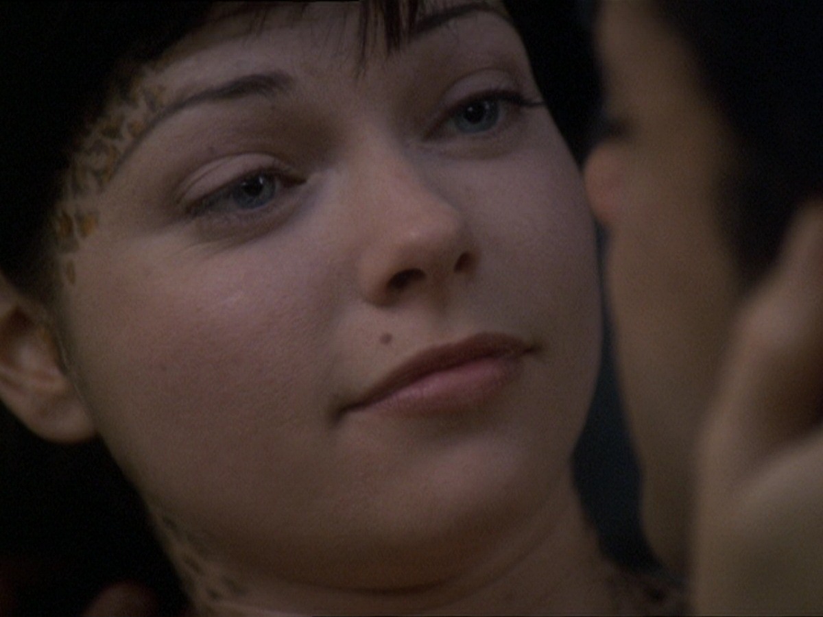 extant_StarTrek_DS9_7x25-7x26-WhatYouLeaveBehind_0084.jpg