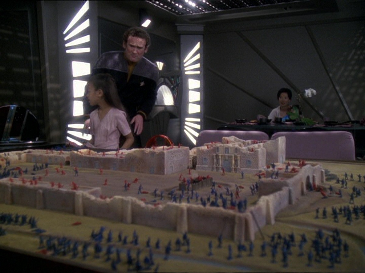 extant_StarTrek_DS9_7x25-7x26-WhatYouLeaveBehind_0166.jpg