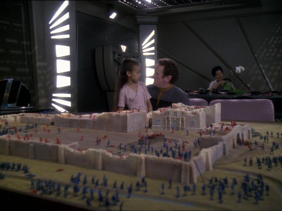 extant_StarTrek_DS9_7x25-7x26-WhatYouLeaveBehind_0180.jpg