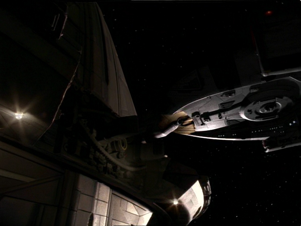 extant_StarTrek_DS9_7x25-7x26-WhatYouLeaveBehind_0387.jpg