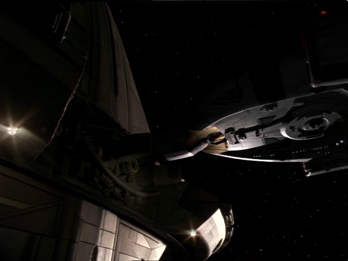 extant_StarTrek_DS9_7x25-7x26-WhatYouLeaveBehind_0388.jpg
