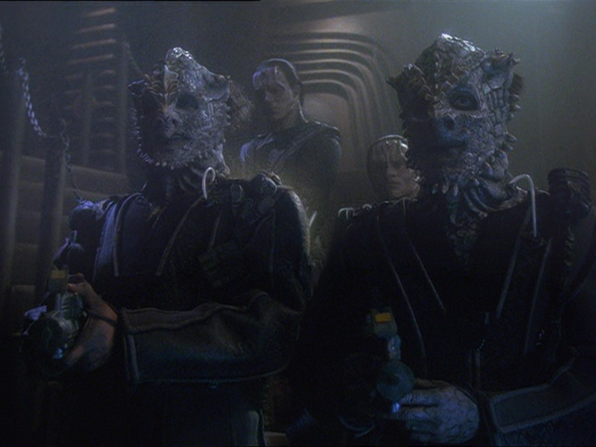 extant_StarTrek_DS9_7x25-7x26-WhatYouLeaveBehind_2799.jpg