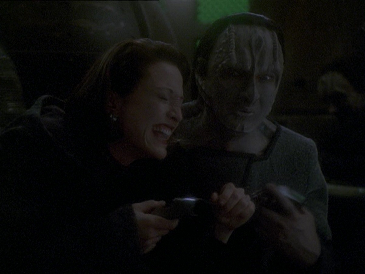 extant_StarTrek_DS9_7x25-7x26-WhatYouLeaveBehind_3723.jpg
