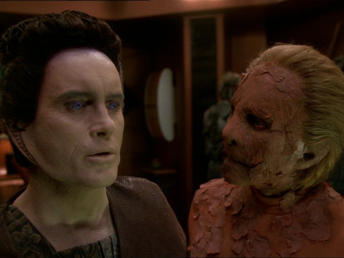 extant_StarTrek_DS9_7x25-7x26-WhatYouLeaveBehind_4033.jpg