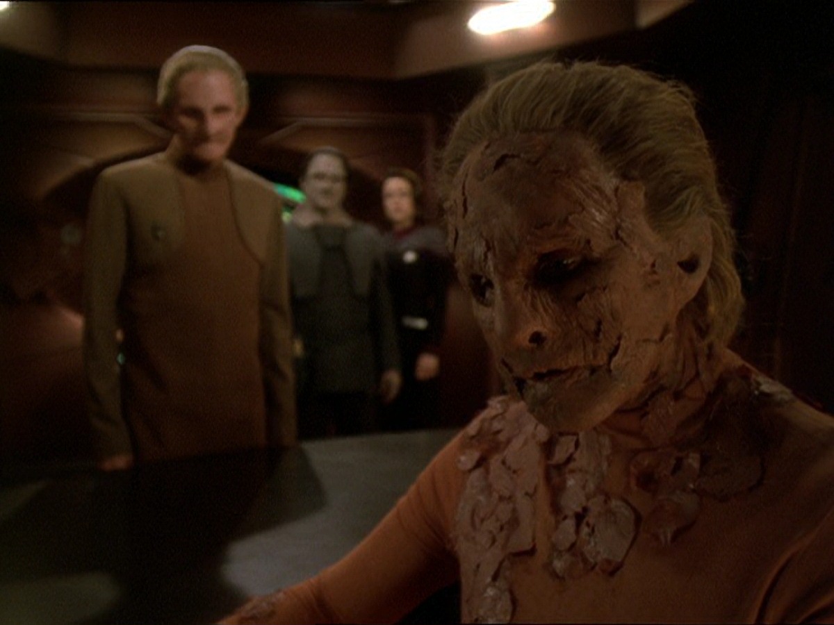 extant_StarTrek_DS9_7x25-7x26-WhatYouLeaveBehind_4577.jpg