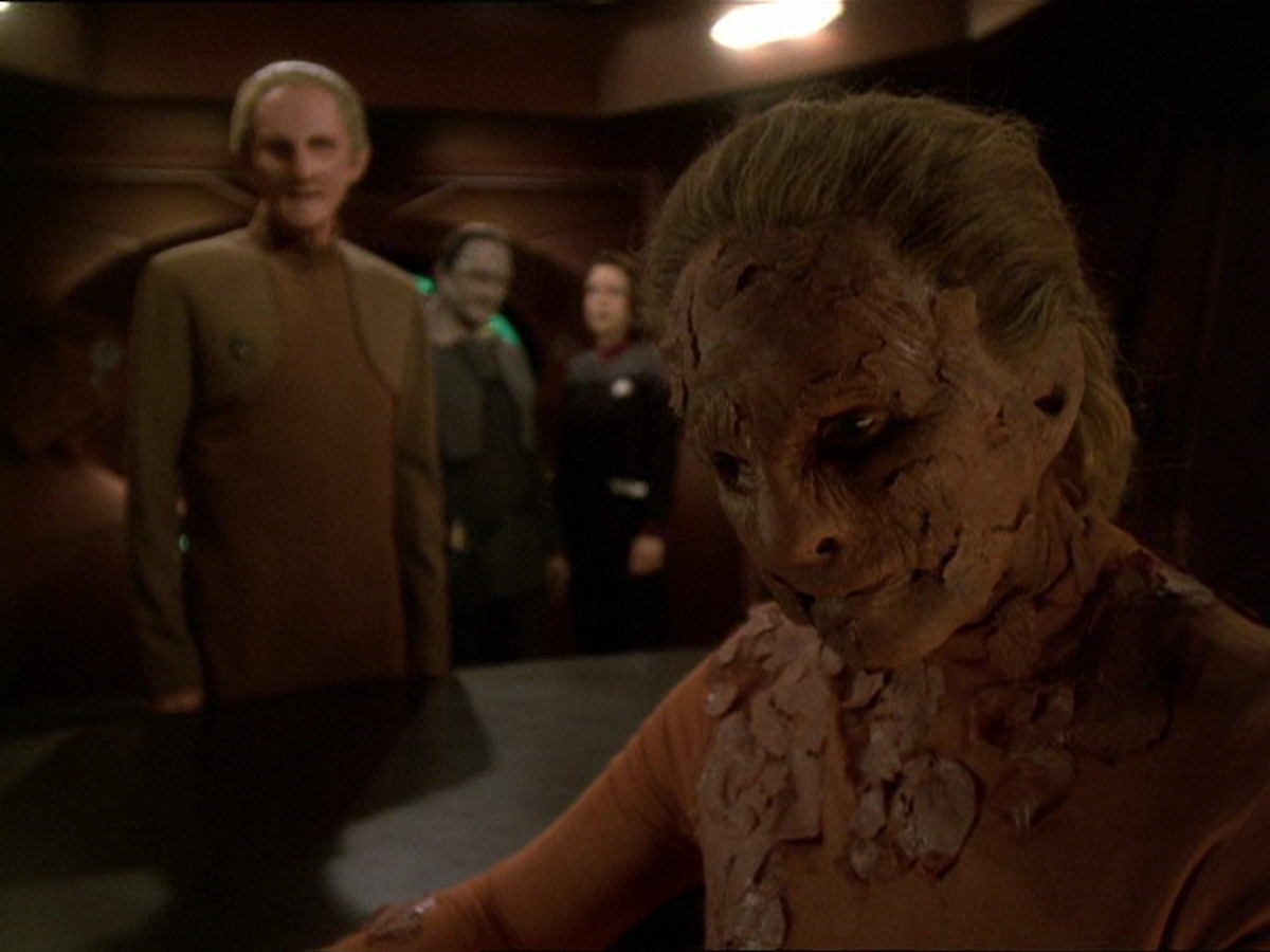 extant_StarTrek_DS9_7x25-7x26-WhatYouLeaveBehind_4588.jpg