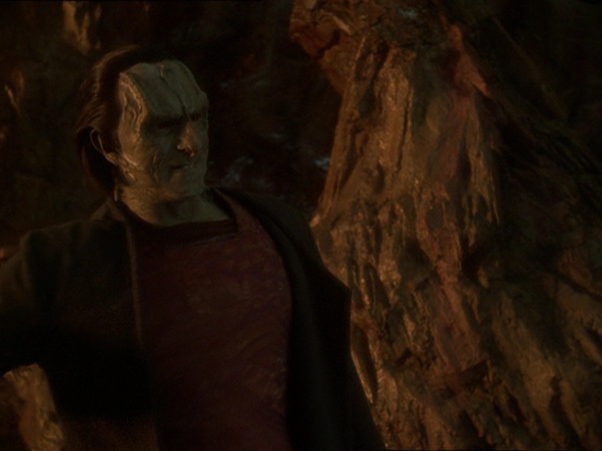 extant_StarTrek_DS9_7x25-7x26-WhatYouLeaveBehind_6082.jpg