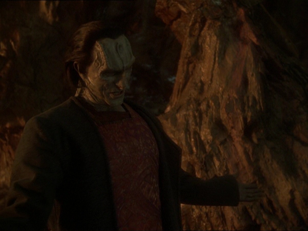 extant_StarTrek_DS9_7x25-7x26-WhatYouLeaveBehind_6089.jpg