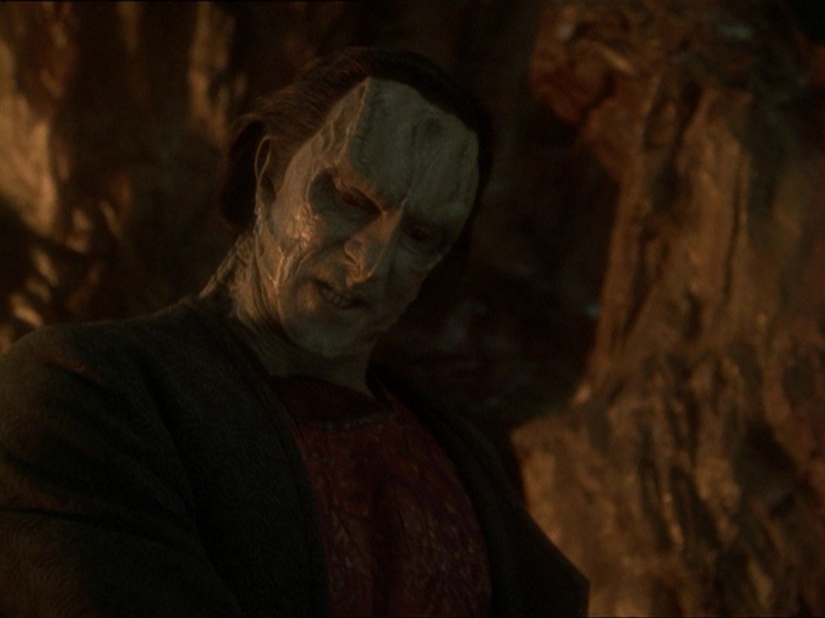 extant_StarTrek_DS9_7x25-7x26-WhatYouLeaveBehind_6163.jpg