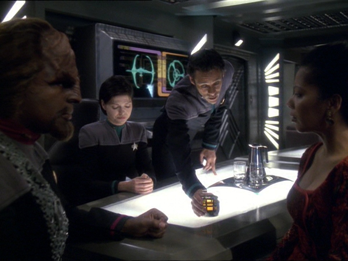 extant_StarTrek_DS9_7x25-7x26-WhatYouLeaveBehind_6378.jpg