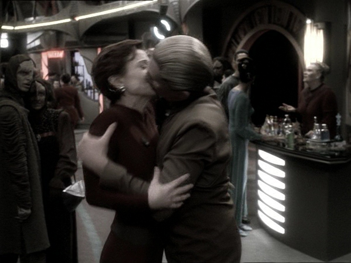 extant_StarTrek_DS9_7x25-7x26-WhatYouLeaveBehind_6794.jpg