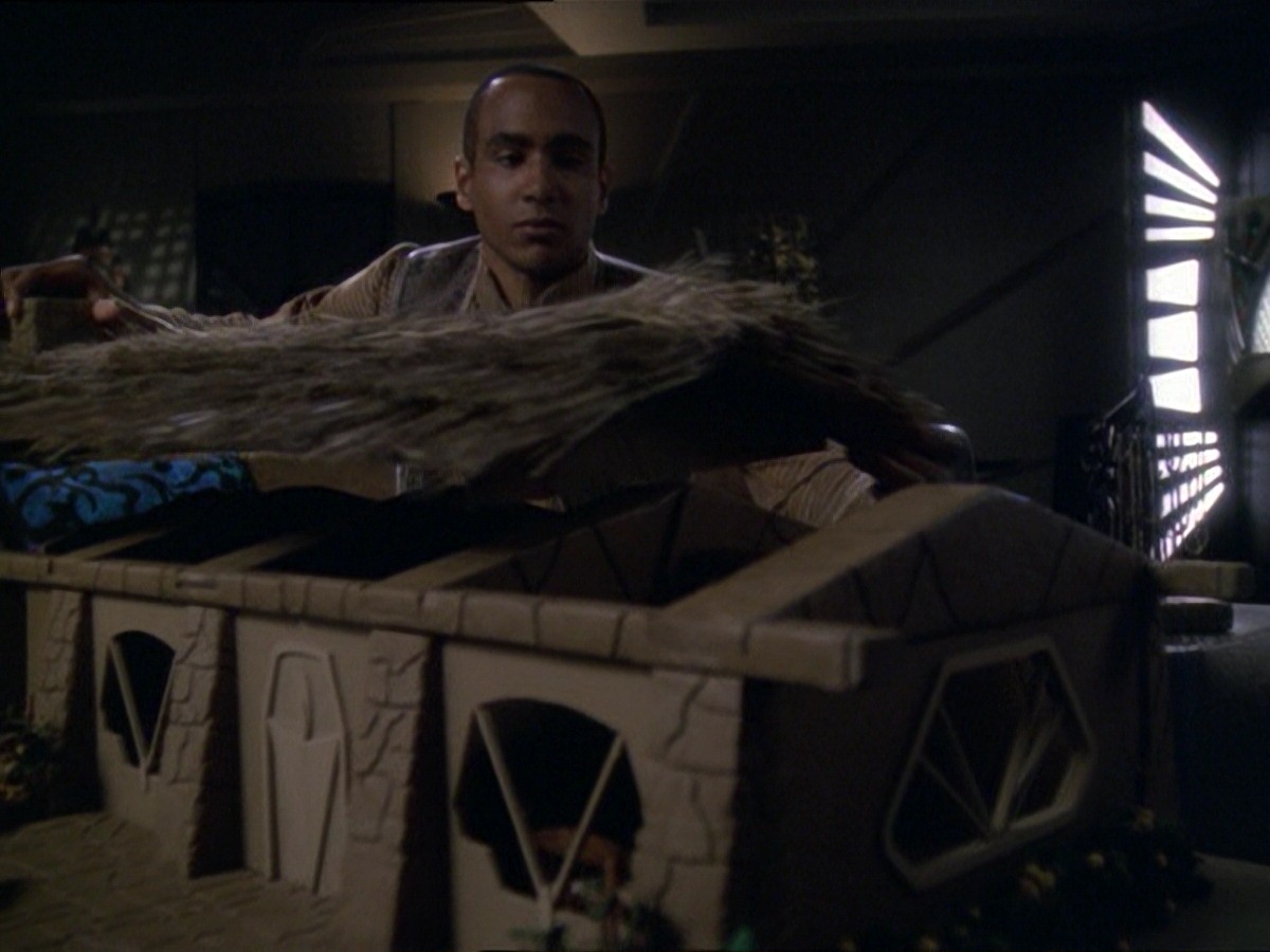 extant_StarTrek_DS9_7x25-7x26-WhatYouLeaveBehind_6922.jpg