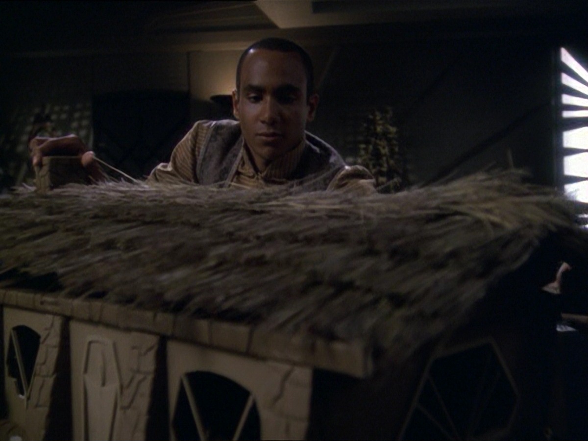 extant_StarTrek_DS9_7x25-7x26-WhatYouLeaveBehind_6924.jpg